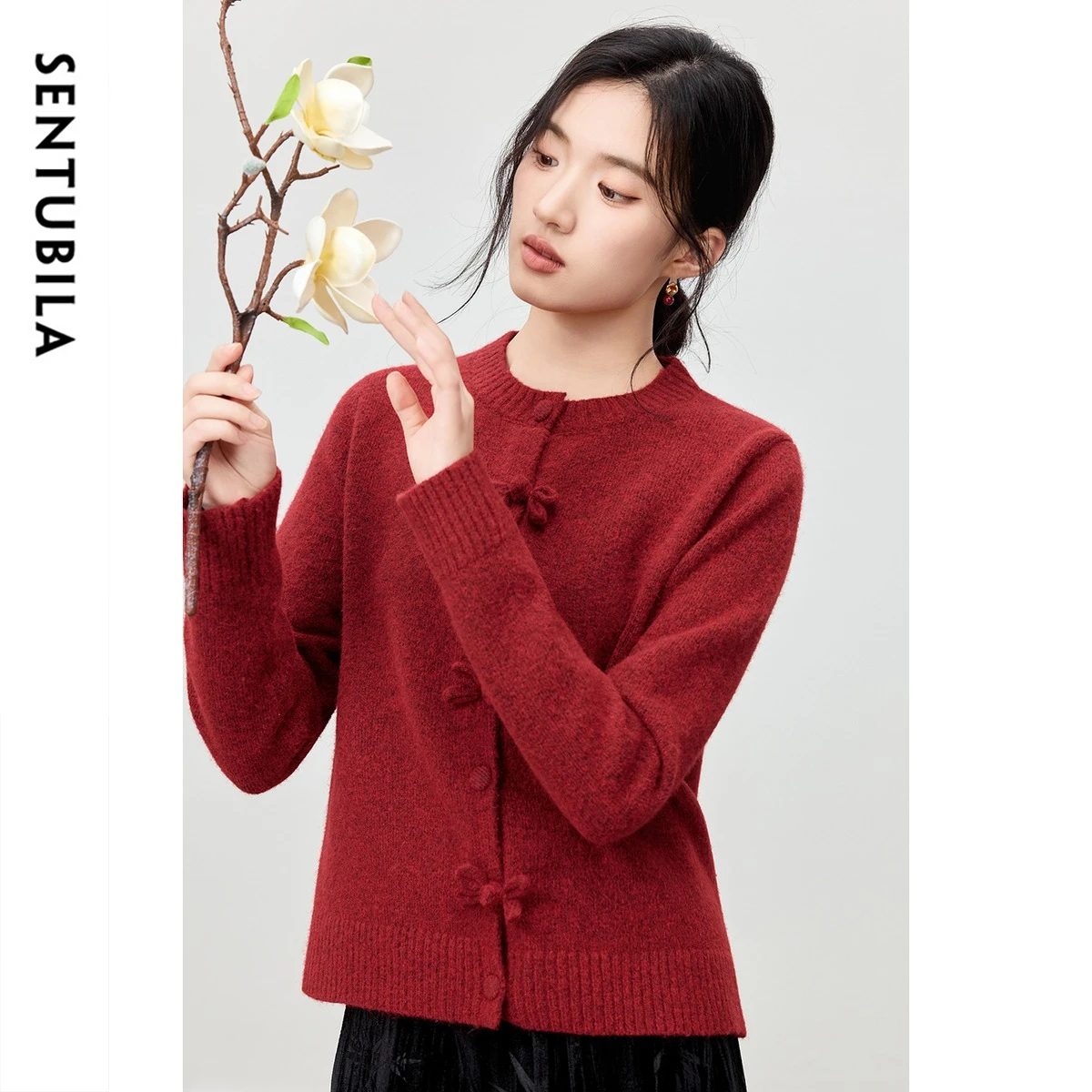 

SENTUBILA Women's Chinese Style Cardigan 2025 Autumn Wool Blend O-Neck Bow Knot Frog Clasp Sweater Elegant Knit Top W53EB3863