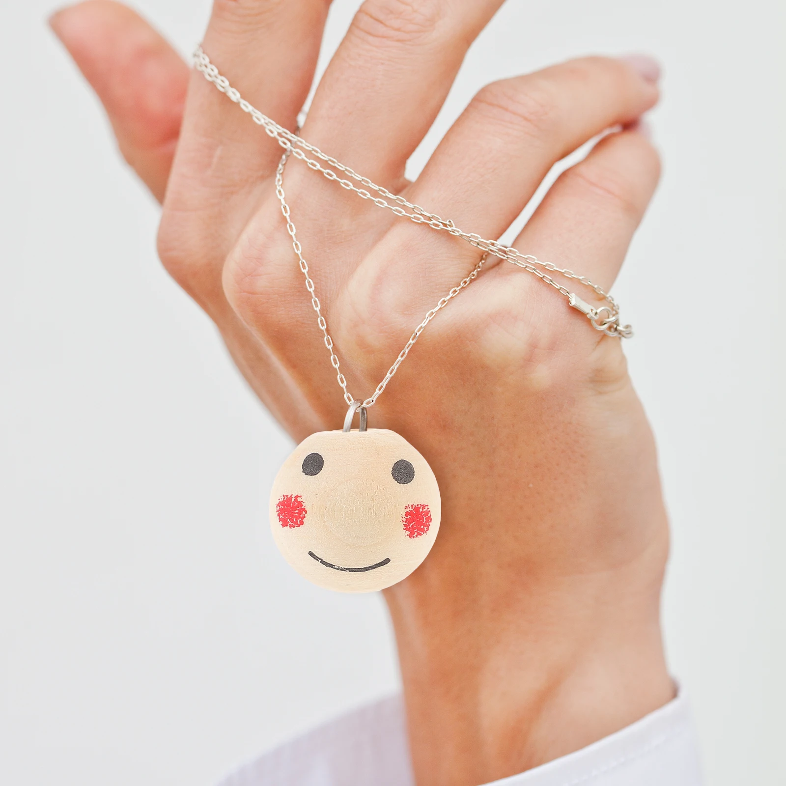 

50pcs Smile Face Wood For Diy Crafts Natural Wooden With Holes Unfinished Round Jewelry Making Accessories Durable Wood Craft