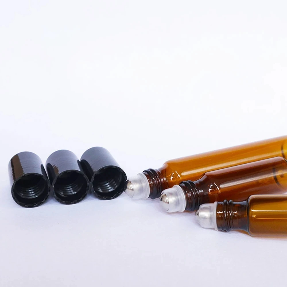 50 قطعة 10 مللي لفة زجاجية كهرمانية على زجاجة مع كرة زجاجية ومعدنية قوارير زيت عطري رفيعة باللون البني
