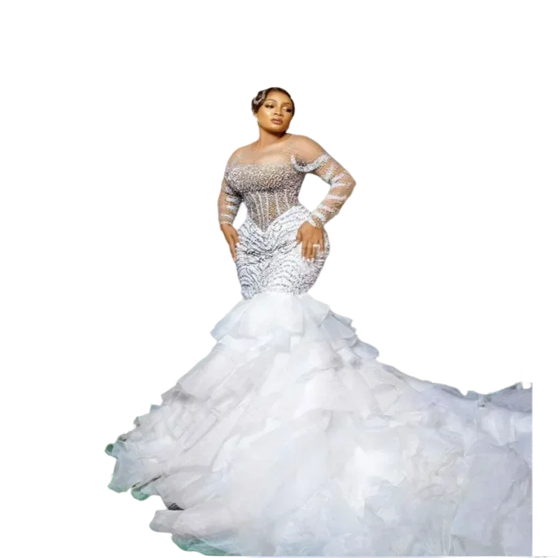 Maßgeschneidertes, sexy, durchsichtiges, mit Perlen besetztes, afrikanisches Brautkleid mit langen Ärmeln, kaskadierenden Rüschen und Hochzeitskleid in Übergröße