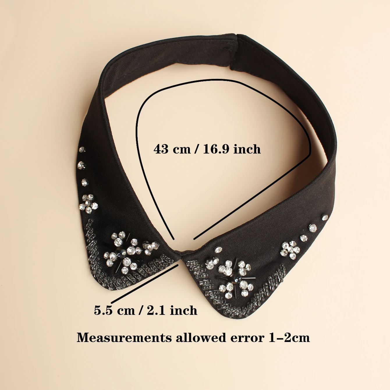 Beaded and shiny false collar. Fashionable and versatile. Skin-friendly. Exquisite, luxurious and beautiful in spring, summer, a