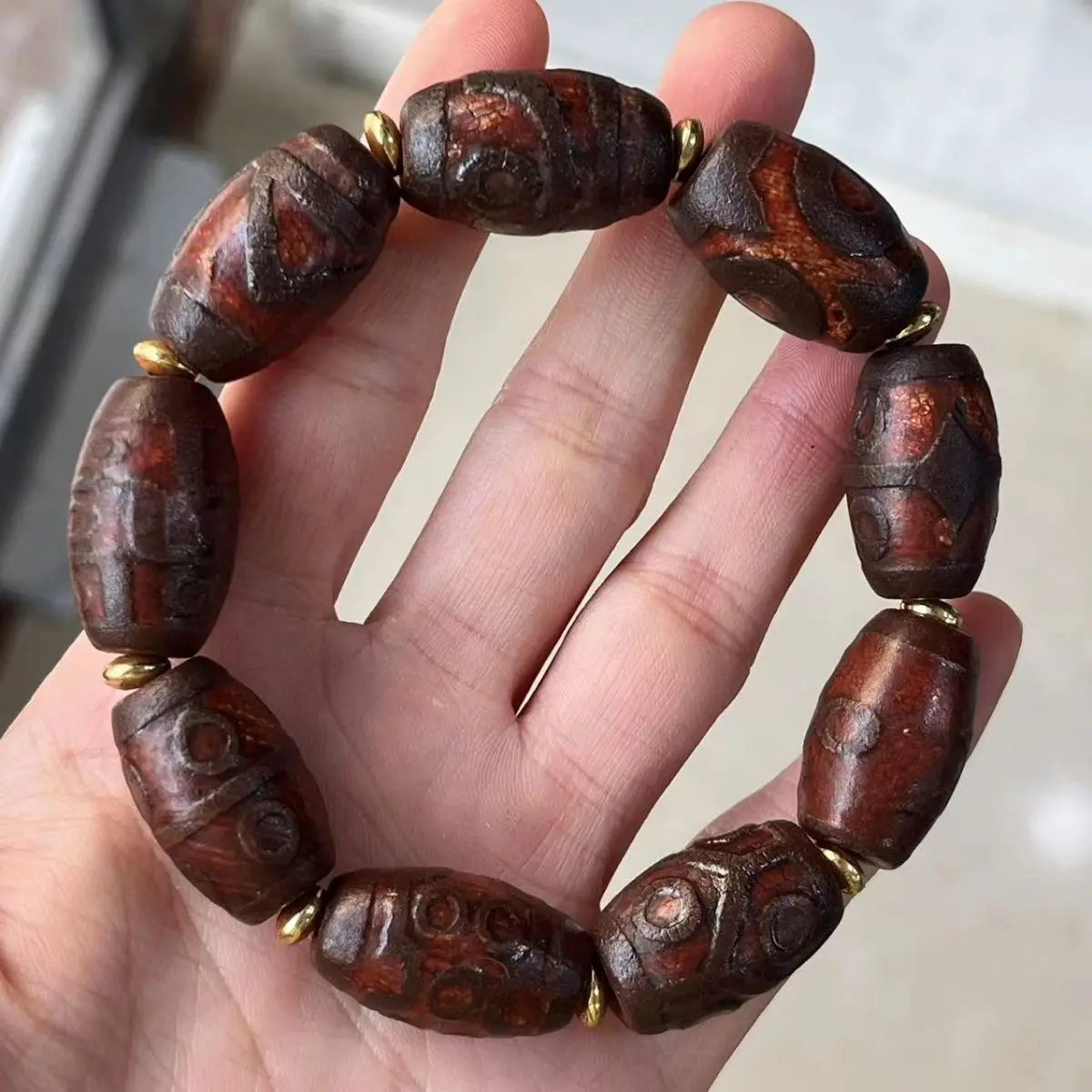 Tibetan old agate at a glance to nine eyes family photo dzi bead bracelet bracelet jewelry men's and women's agate chalcedony br