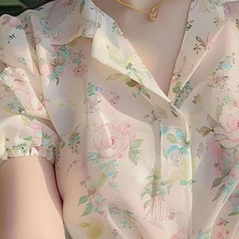 Chiffon shirt women's 2024 new tea break French fashion floral short-sleeved shirt printed chic temperament top.