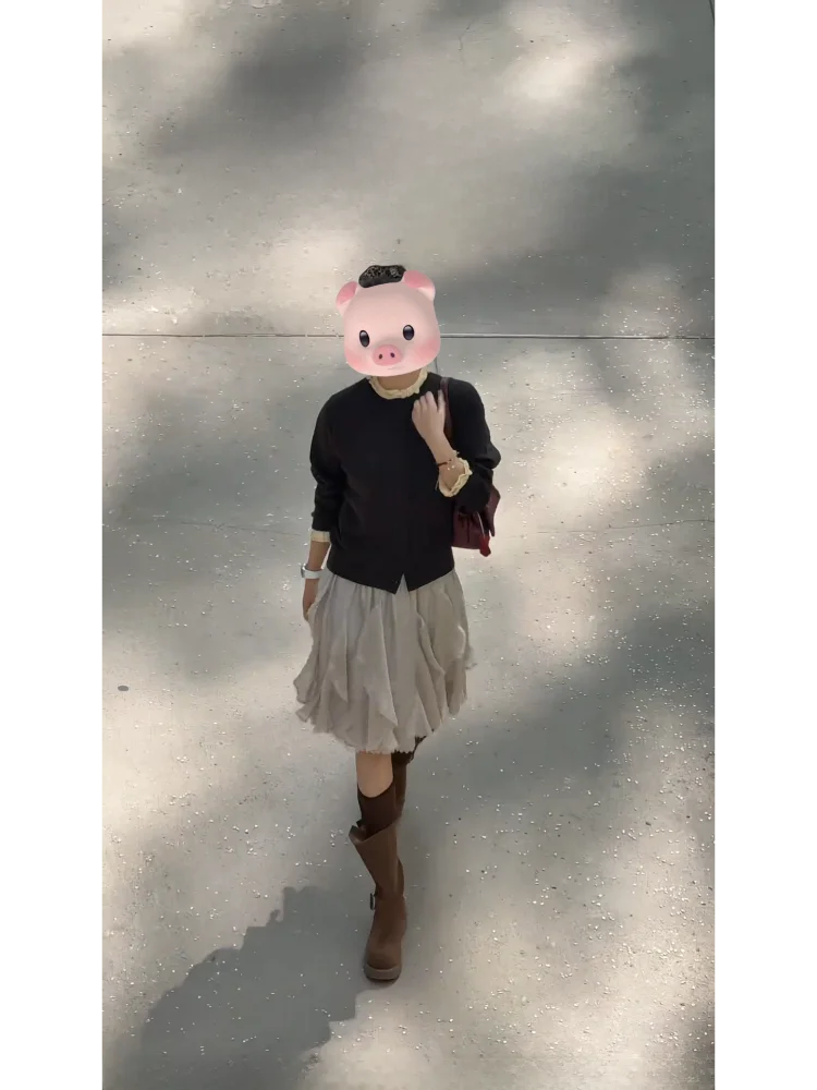 

Уникальный вязаный комплект: женская юбка миди с модными деревянными колокольчиками, повседневный стильный топ с круглым вырезом и рукавами средней длины