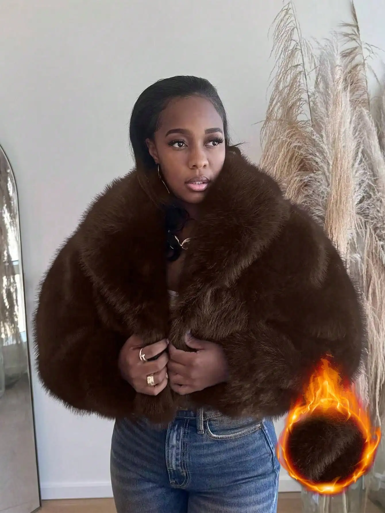 

Elegant Faux Fur Collar Short Jacket for Winter Warmth and Style