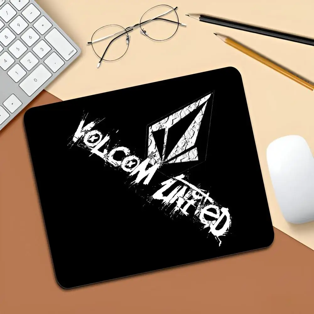 Fashion Volcom Mouse Pad Gaming Laptops Keyboard Mat Deskmat Pc Accessories Desk Protector Mousepad Gamer Mats Anime Mause Pads