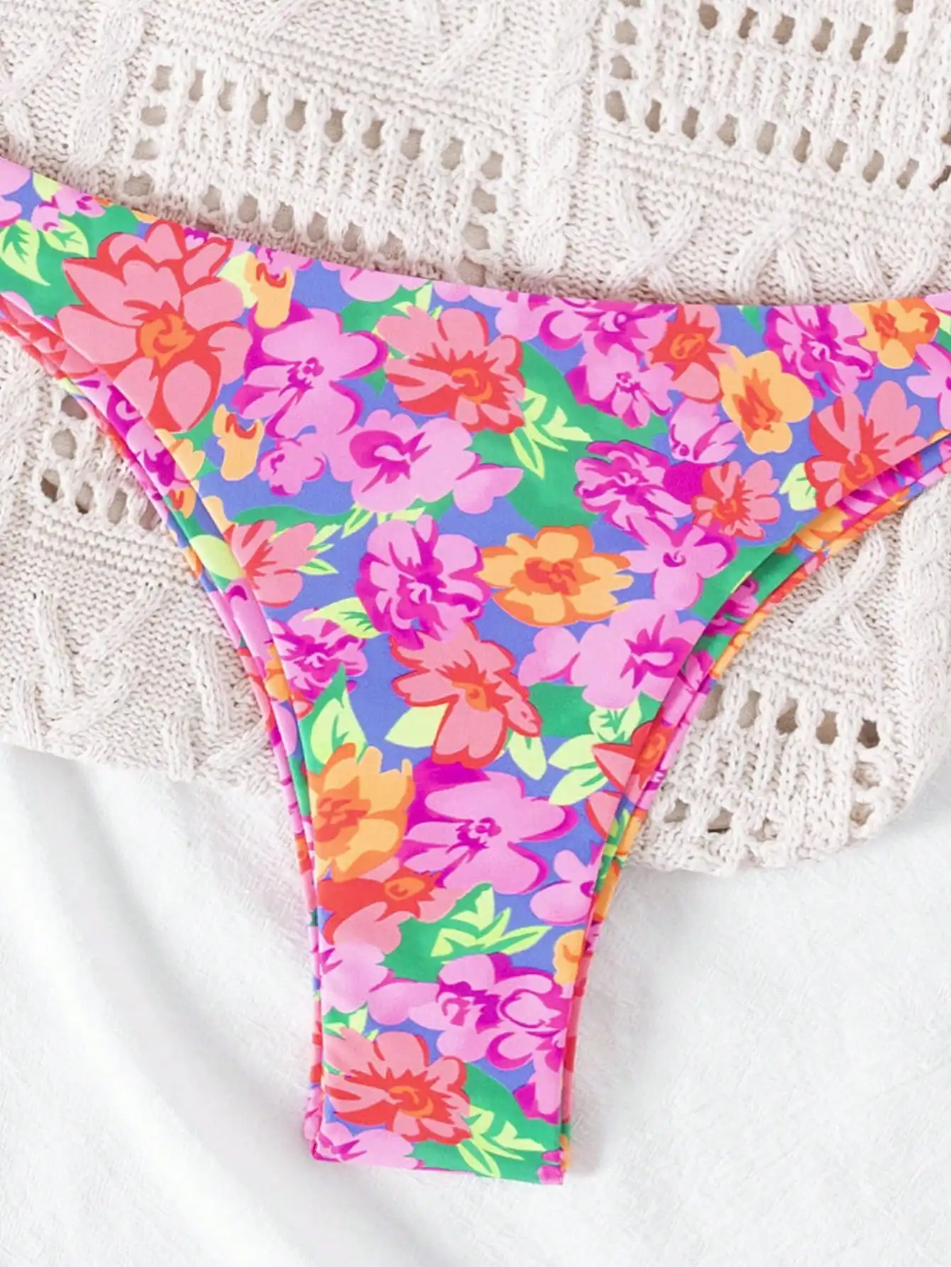 

Комплект бикини с цветочным принтом и треугольными чашечками для пляжного отдыха