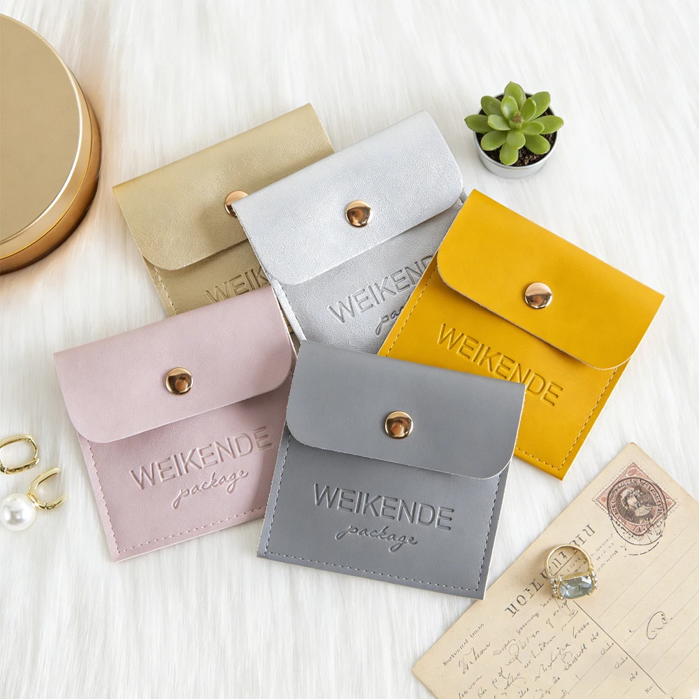 

50 шт./лот, кремовые сумки с логотипом из искусственной кожи, дорожная портативная подарочная упаковка, сумка для обручальных колец, серьг-гвоздиков, мешок для демонстрации