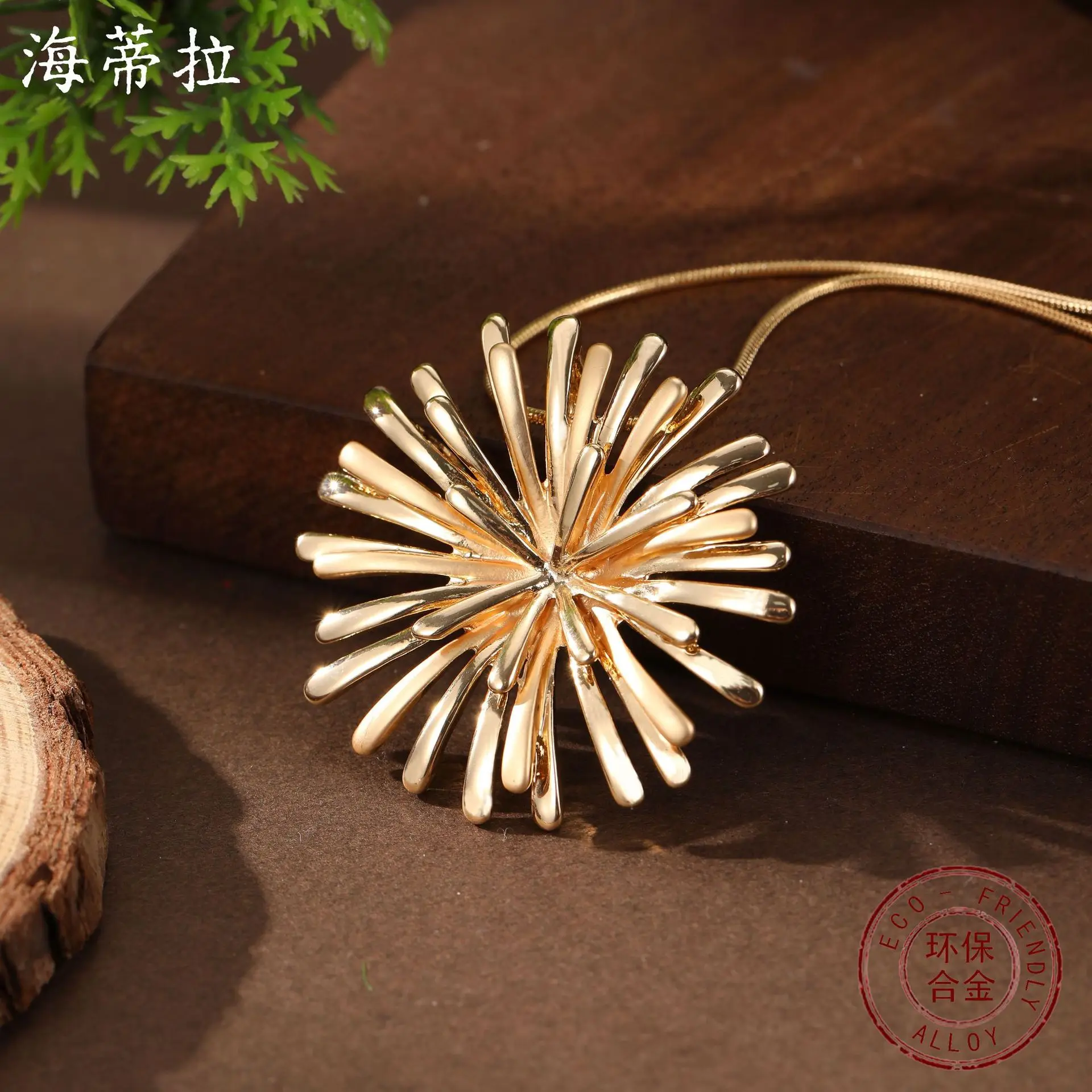 new irregular three-dimensional small daisy pendant, creative women's high-end sense chrysanthemum versatile neckla