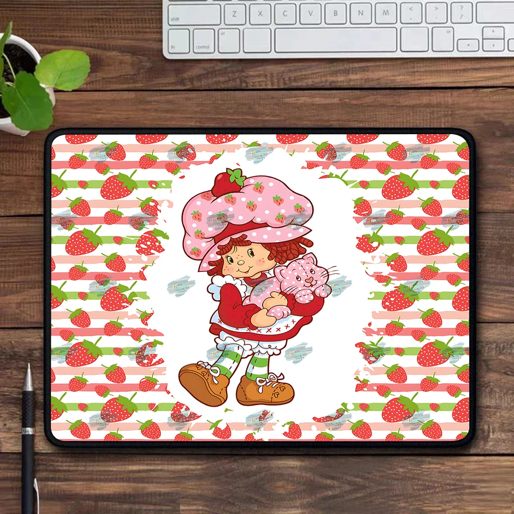 Strawberry-shortcake girl Gaming Mouse Pad XS Small Mousepad For PC Gamer Desktop Decoration Office Mouse Mat Deskmat Rug