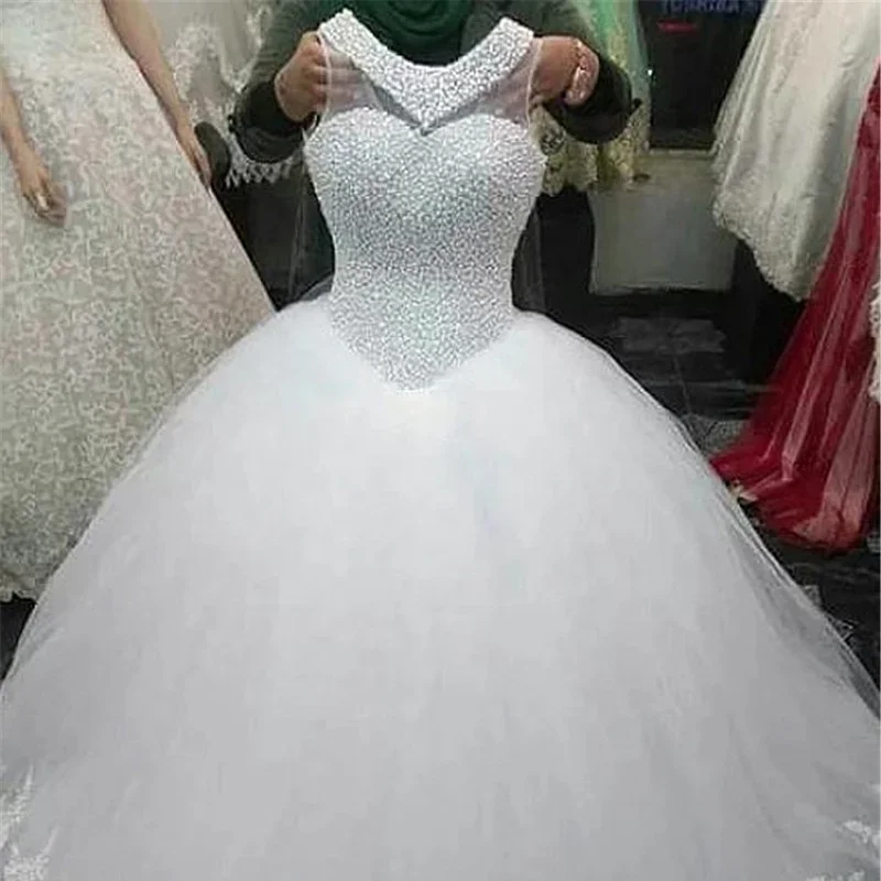 Vestidos de perlas de moda personalizados, vestidos de boda de bola sin mangas brillantes