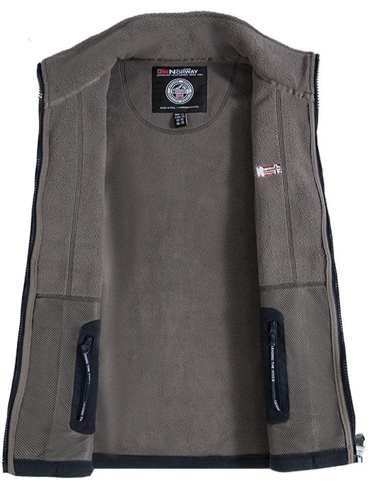 سترة بسحاب من الصوف باللون الأزرق الداكن مع علم نرويجي وتطريز "نرويج الخارجية". #3