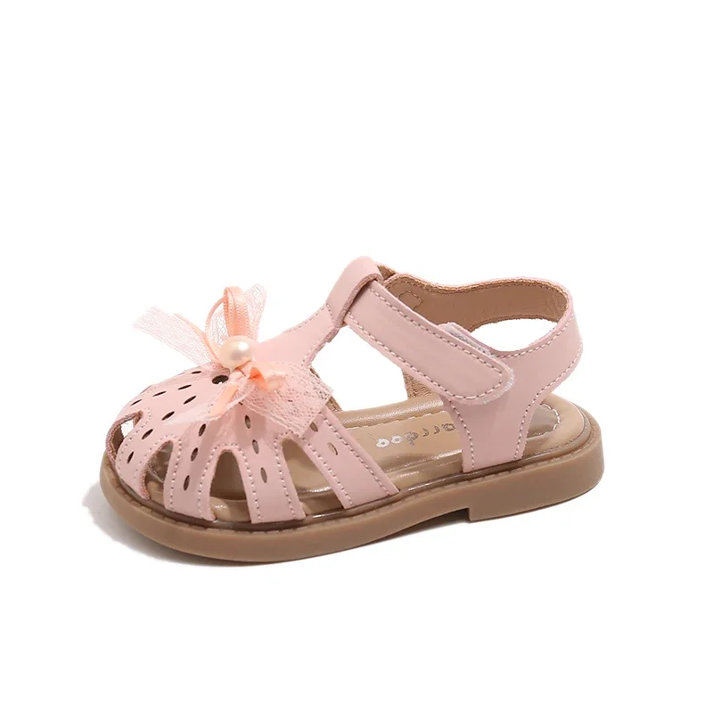 Mädchen Sandalen T-Riemen Baby Kinder Strandschuhe Spitze Fliege mit Perle 2025, Sommer, neue Prinzessinnenschuhe, Anti-Kick, hohl, atmungsaktiv