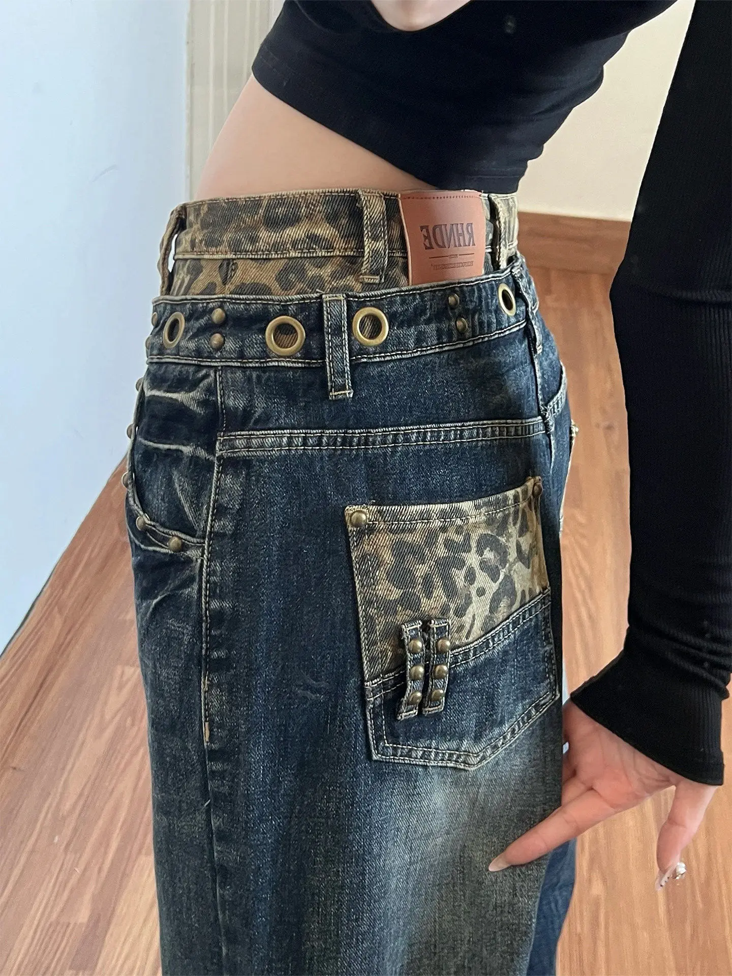 

Retro American Street Leopard Print Double Waist Wide Leg Jeans Loose Straight Cut Trousers for Men And Women Spring Summer A...