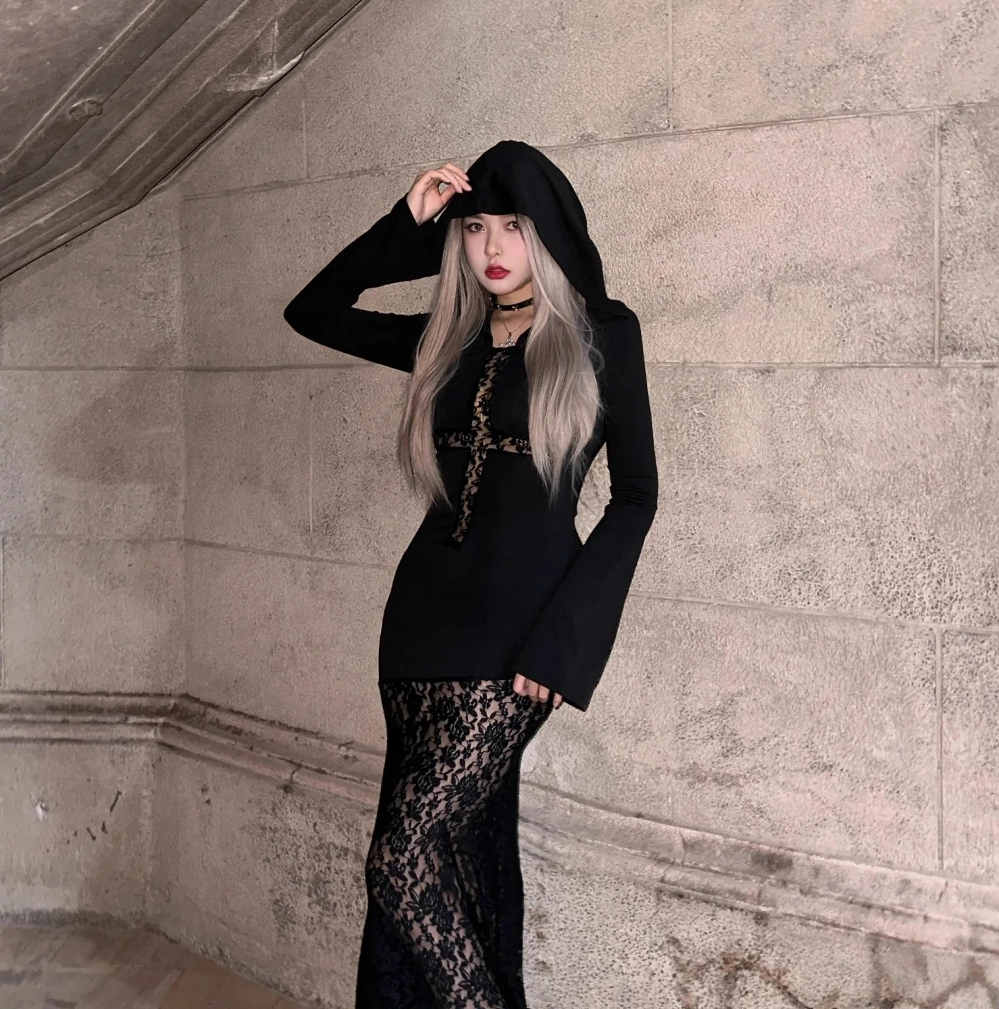 Bruja de Halloween cos gótico encaje negro mangas largas vestidos sexy temperamento chica subcultura cintura alta ajustado vestido con capucha de calle