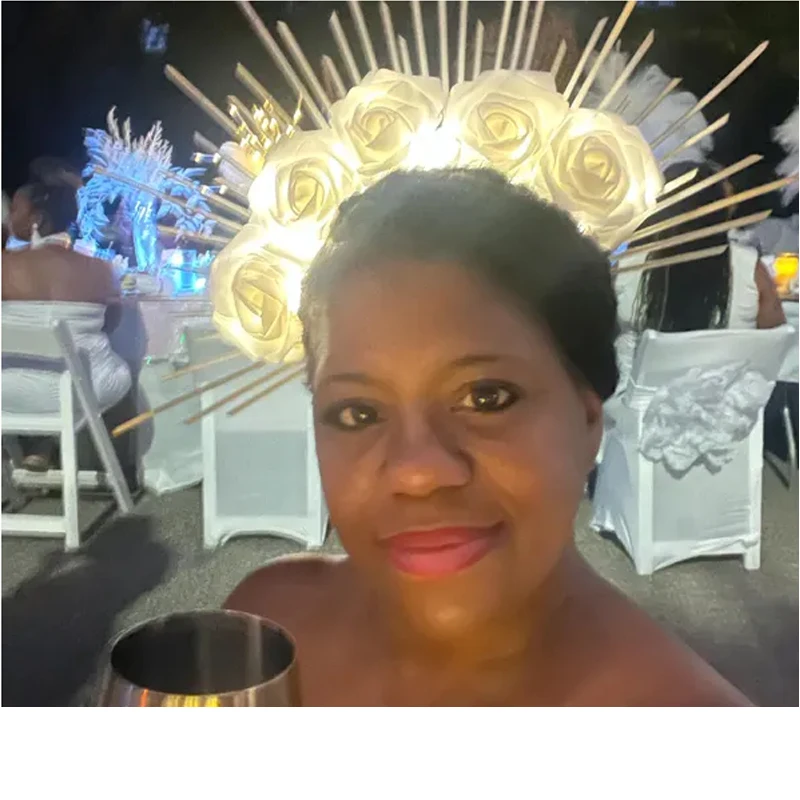 LIGHT UP Halo Crown Sunburst White Rose Hoofdband Zonnegodin LED Kroon Haarband Glow Hoofddeksel Party Haaraccessoires voor Vrouwen