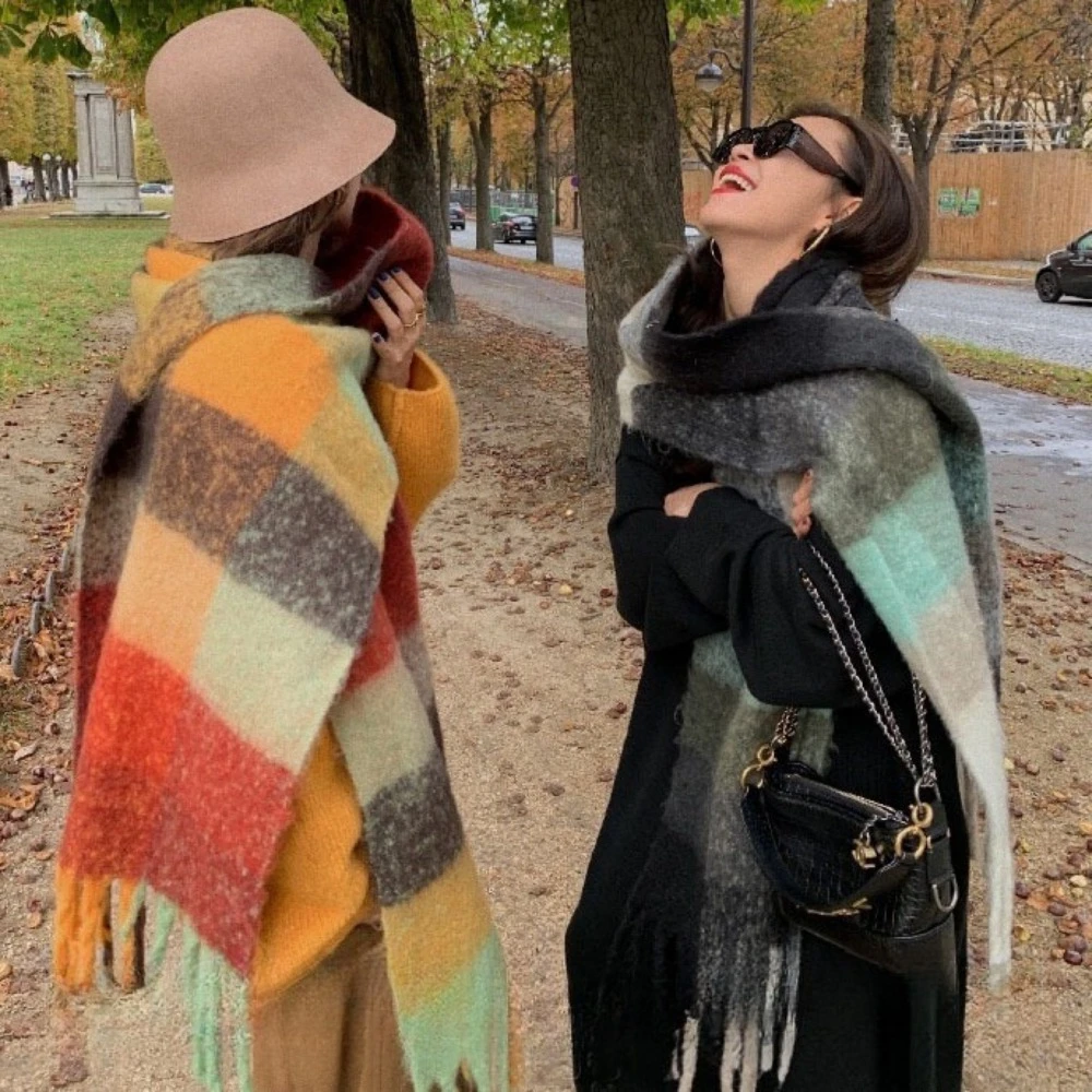 

Rainbow scarf women's 2025 new autumn and winter high-end scarf with atmosphere and grid thickened warm shawl