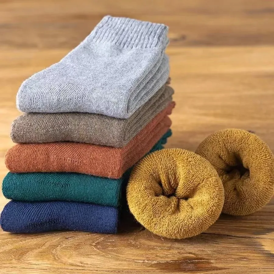 4 أزواج من جوارب المناشف السميكة للخريف والشتاء للرجال والنساء، لون سادة مسامي وممتص للعرق، ناعم