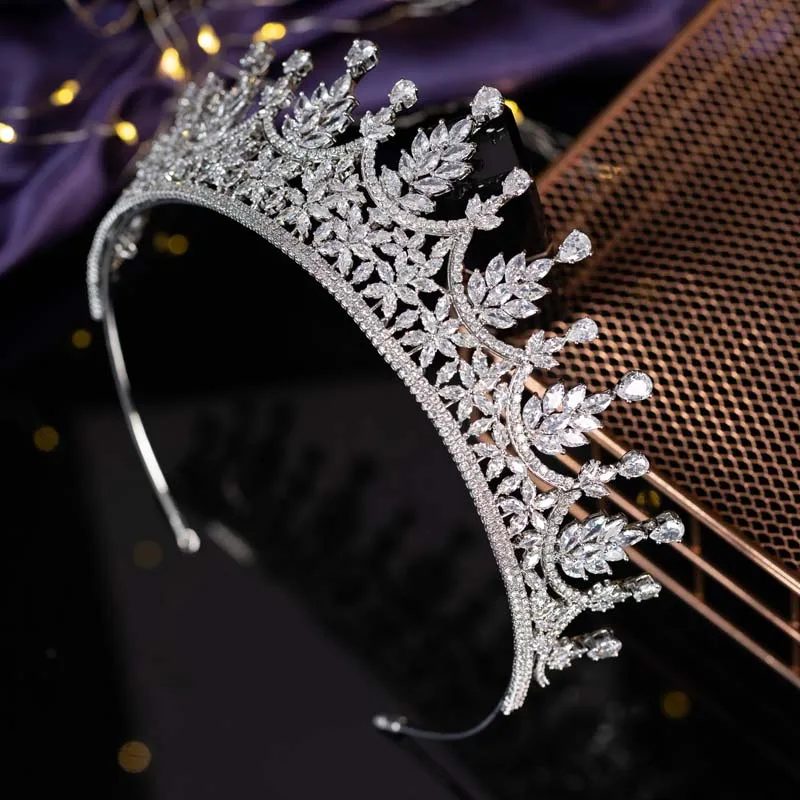 Imagem -04 - Hadiyana-requintado Ouro e Cor Prata Tiaras e Coroas para Mulheres Jóias de Cabelo de Casamento Zircônia Cúbica de Luxo Elegante Bc6446