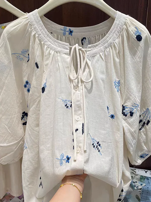 Ele bordado ort Sve irt feminino verão solto Faionable Top Gentle Sle Retro Commute Sle redondo Ne Butto...