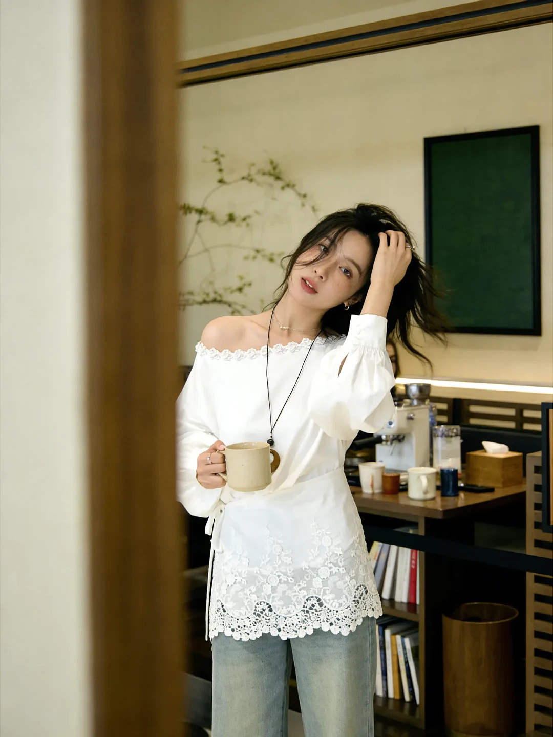 

Элегантная женская рубашка больших размеров с асимметричным вырезом на плече и длинным рукавом, летняя новинка, легкая, роскошная, в корейском стиле, с завышенной талией и открытыми плечами