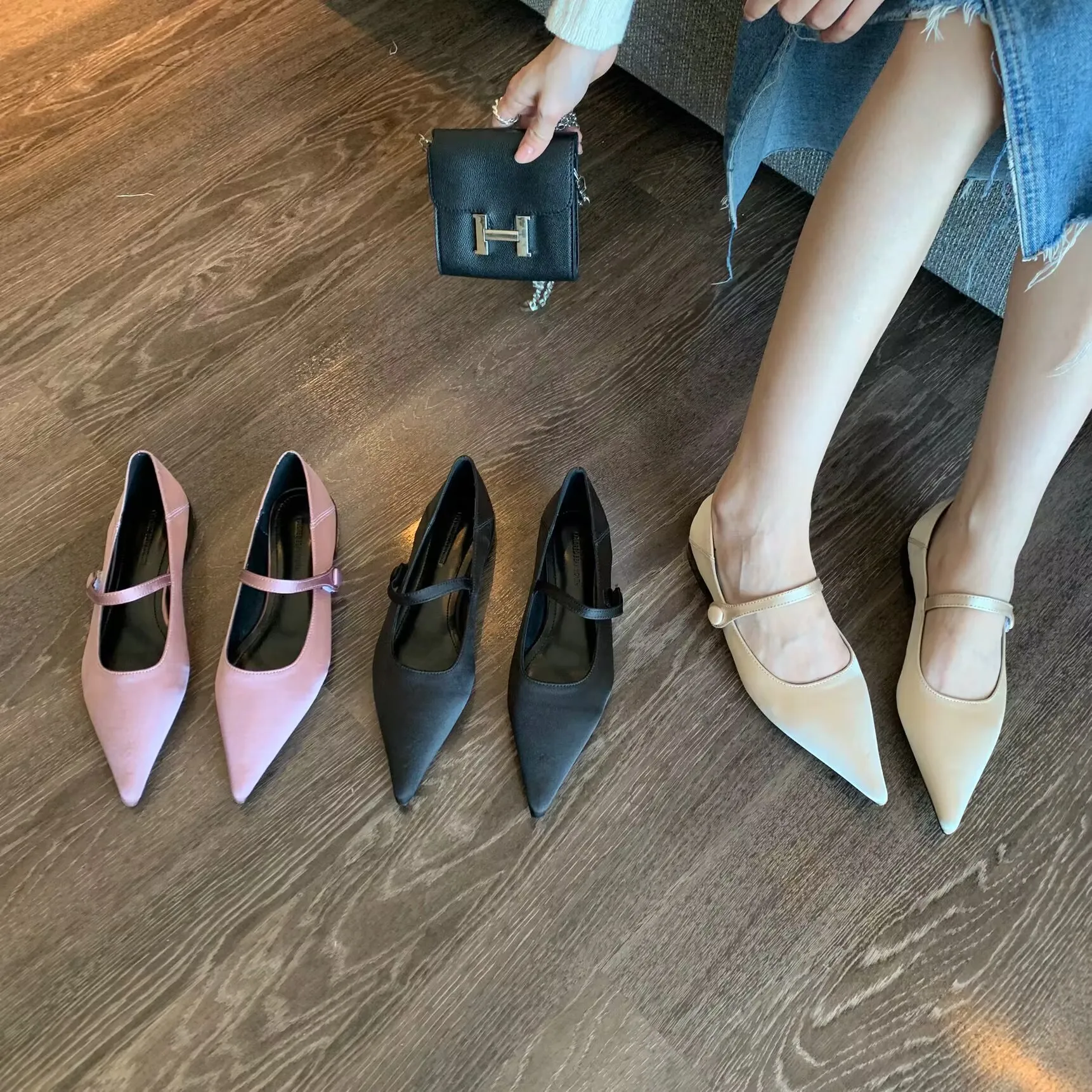 Mary Jane Shoes Retro Shallow Flat Shoes In The Summer of , The New Style with Skirts and Pointed Evening Winds and Low Heels.