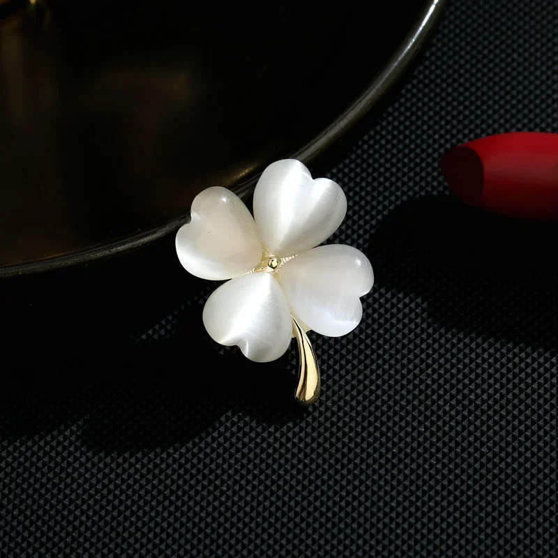 Small Opal Lucky Four-leaf Clover Brooch Clothes Anti-emptied Pin Buckle for Women Wedding Suit Jewelry