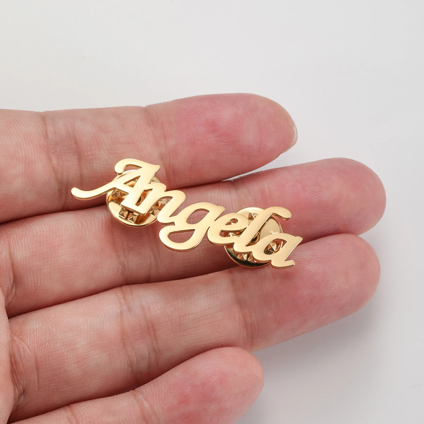 Skyrim Personalisierte Namensbrosche aus Edelstahl, Individuelles Namensschild, Trendiger Schmuck, Geschenk für Frauen und Männer – Detail 7