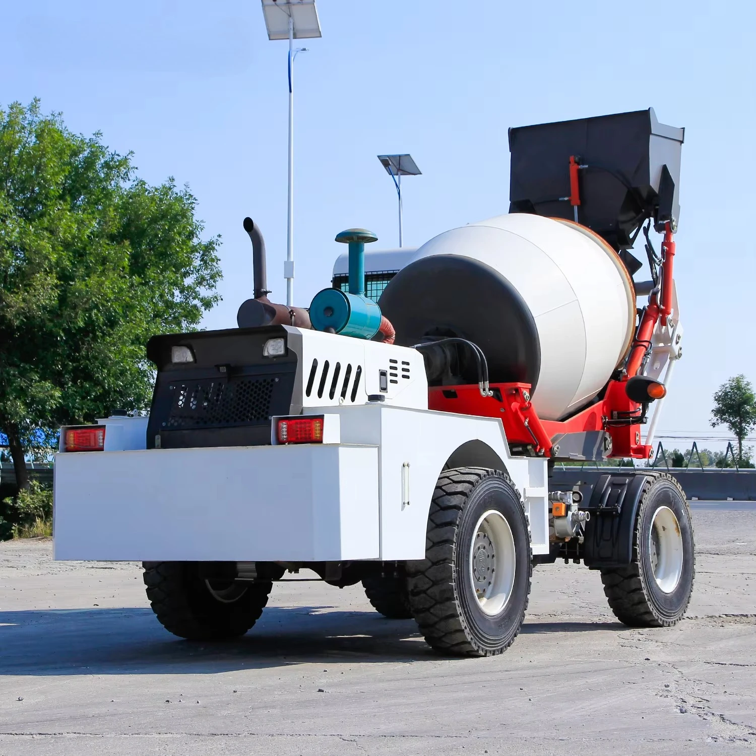 Manufacturer Price 3.2 Cubic Self-Propelled Cement Mixture Machine Mobile Transit Truck Self-Loading Concrete Mixer