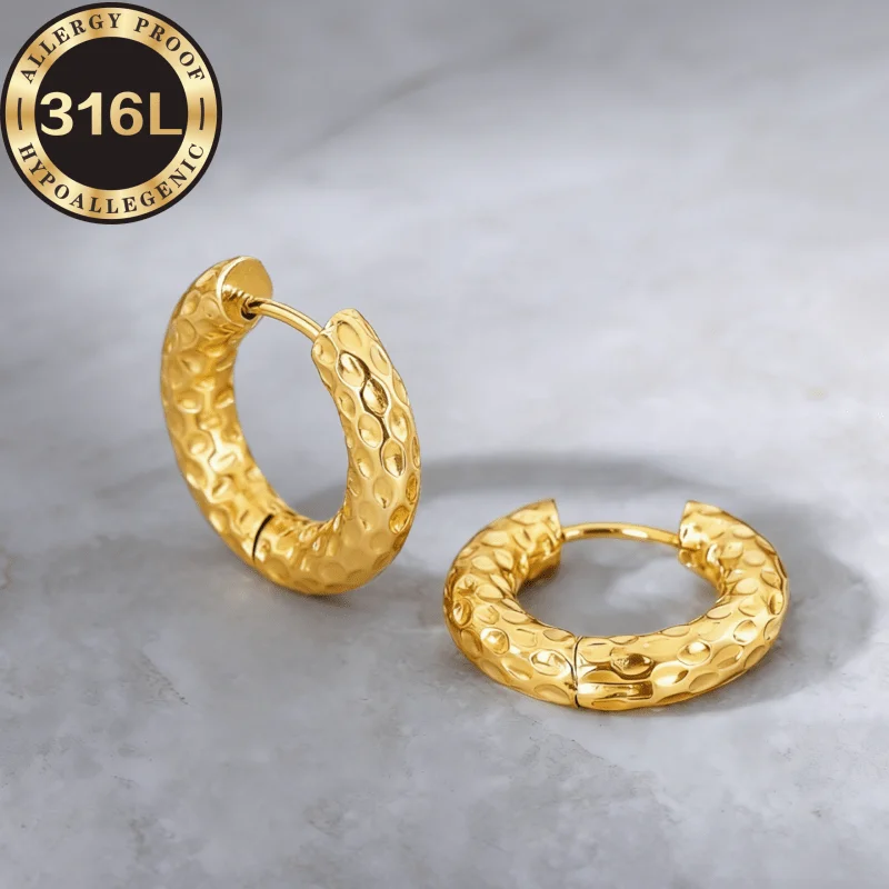 Antiallergische, hypoallergene goldene Ohrringe aus Edelstahl, sternförmig, mit Hammermuster, lichtbeständig, hochwertig, bequem