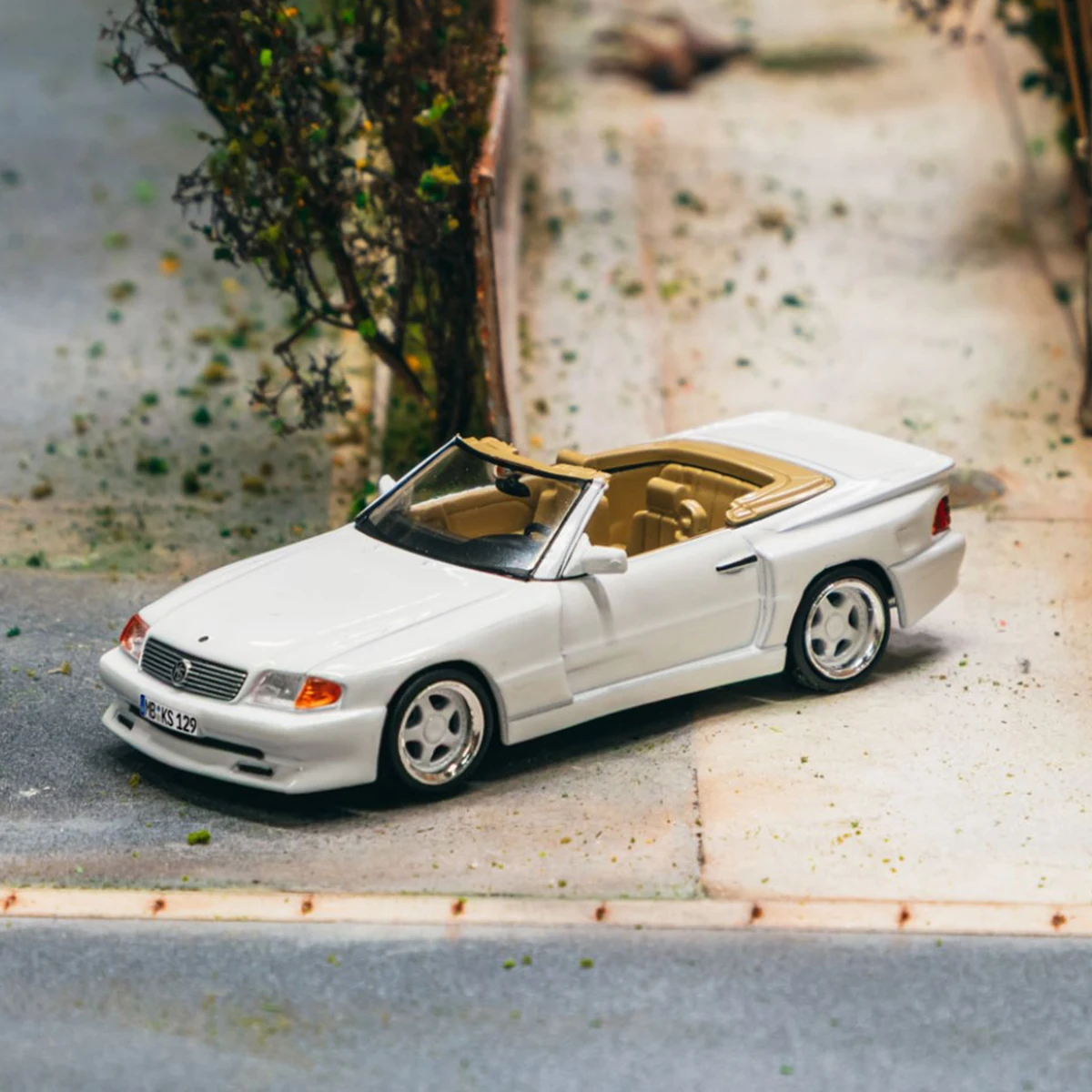 Tw em estoque 1:64 mercedes benz sl 500 koenig especiais branco diecast modelo de carro coleção brinquedos tarmac funciona