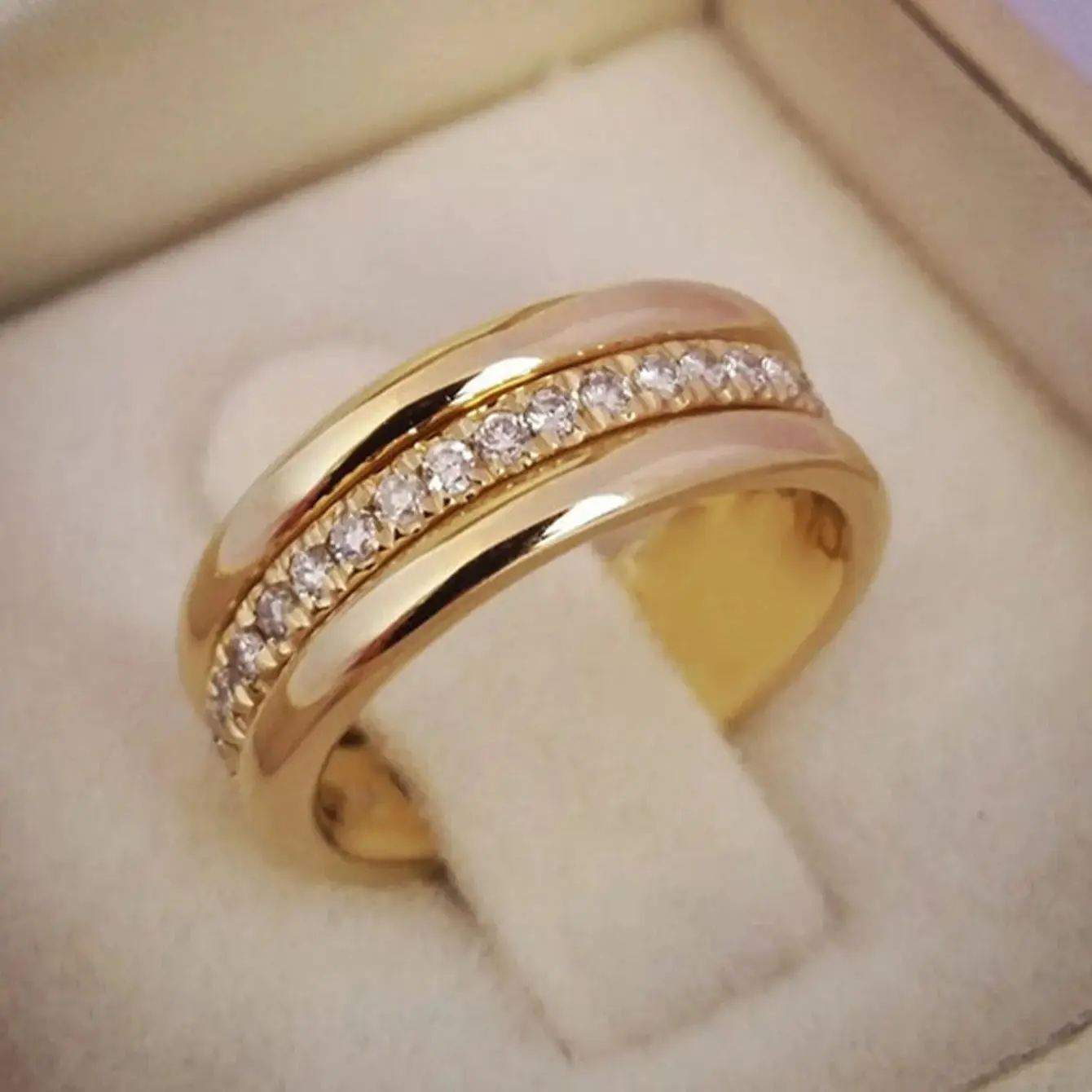 Ladies Fashion Circle zircon plated 18K gold wedding ring