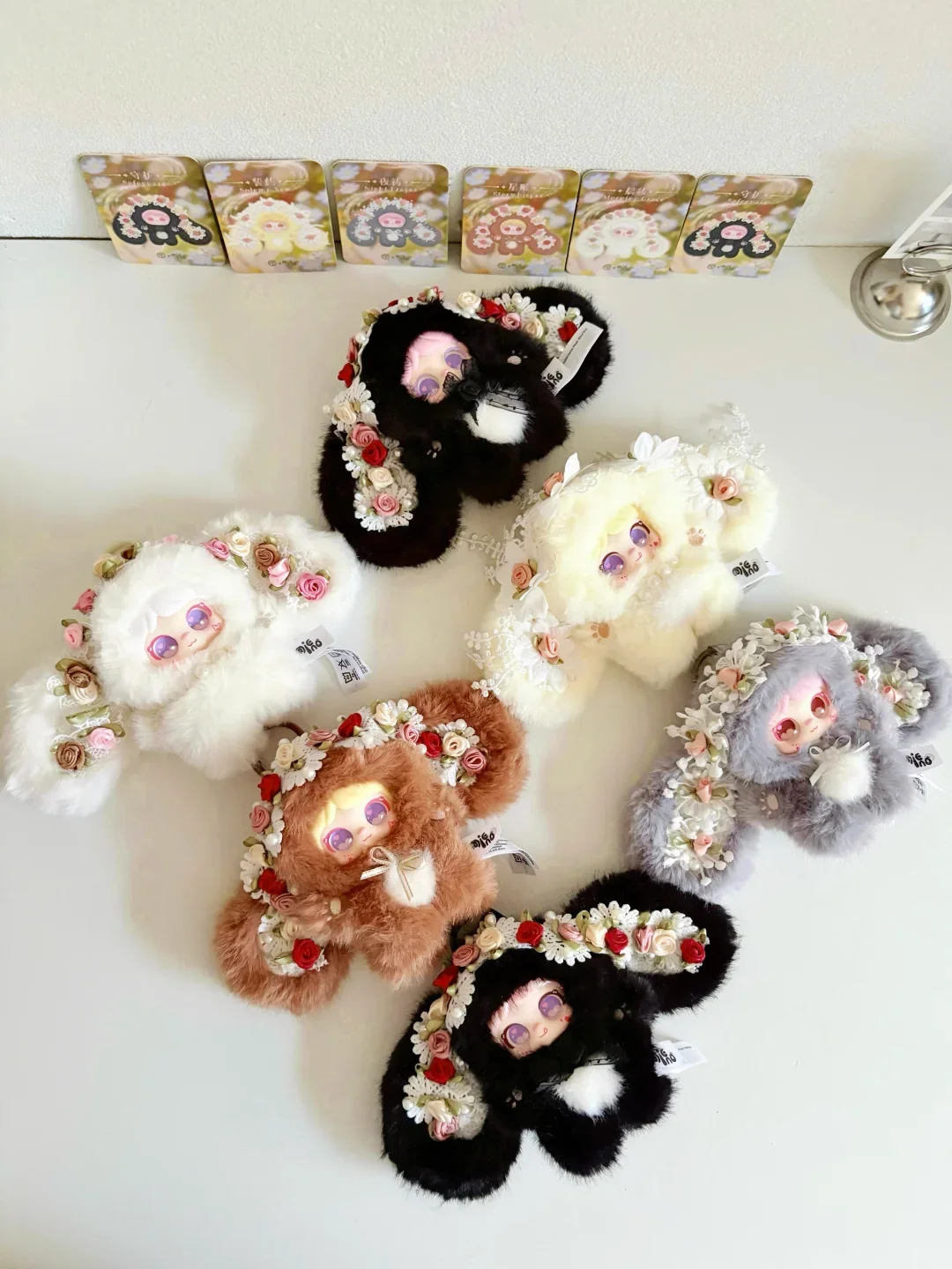 Good Floral & Wedding Decor Supply - Mielno Pluszowa Zawieszka Blind Box Kwiatowa