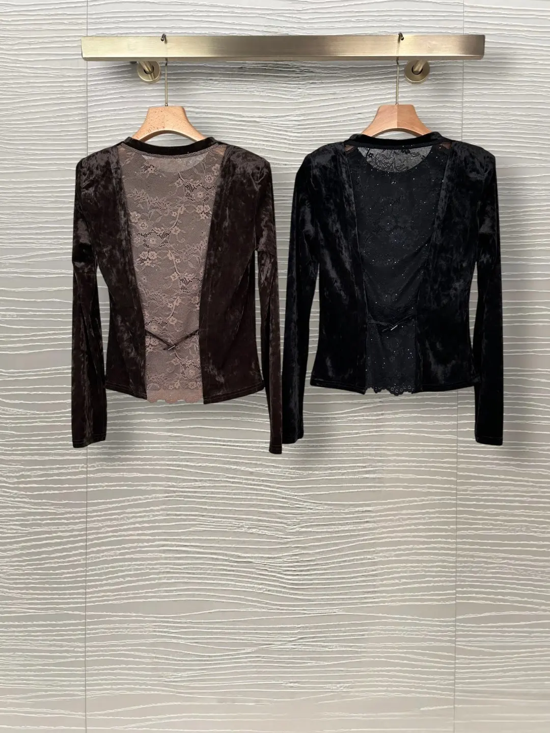 26 Autumn New Diamond Velvet Long-Sleeved Base Top, Back with Lace Patchwork + Bowknot, Form-fitting and Slimming T-shirt