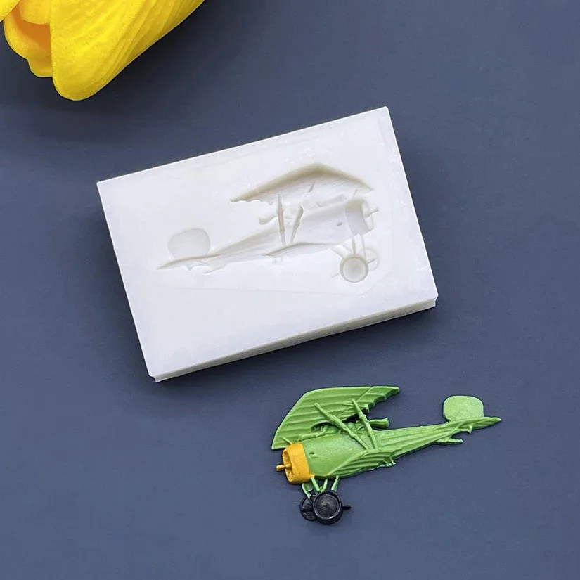 

Cartoon Airliner Plane Silicone Mold Sugarcraft Chocolate Cupcake Baking Mold Fondant Cake Decorating Tools Cake ring Bread mold