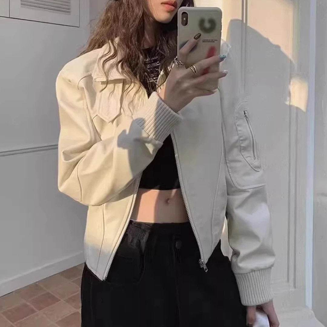 Giacca corta da donna in pelle PU bianca nuovo stile retrò premium primavera autunno design con cerniera senso cappotto in pelle da motociclista alla moda