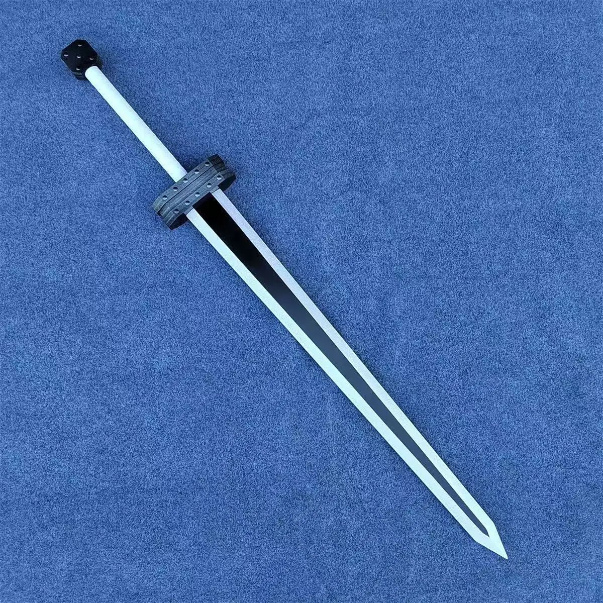 

Guts Cosplay Weapons Great Sword from the Legend of Sword and Sorcery Halloween Christmas Party Role Costume Accessories