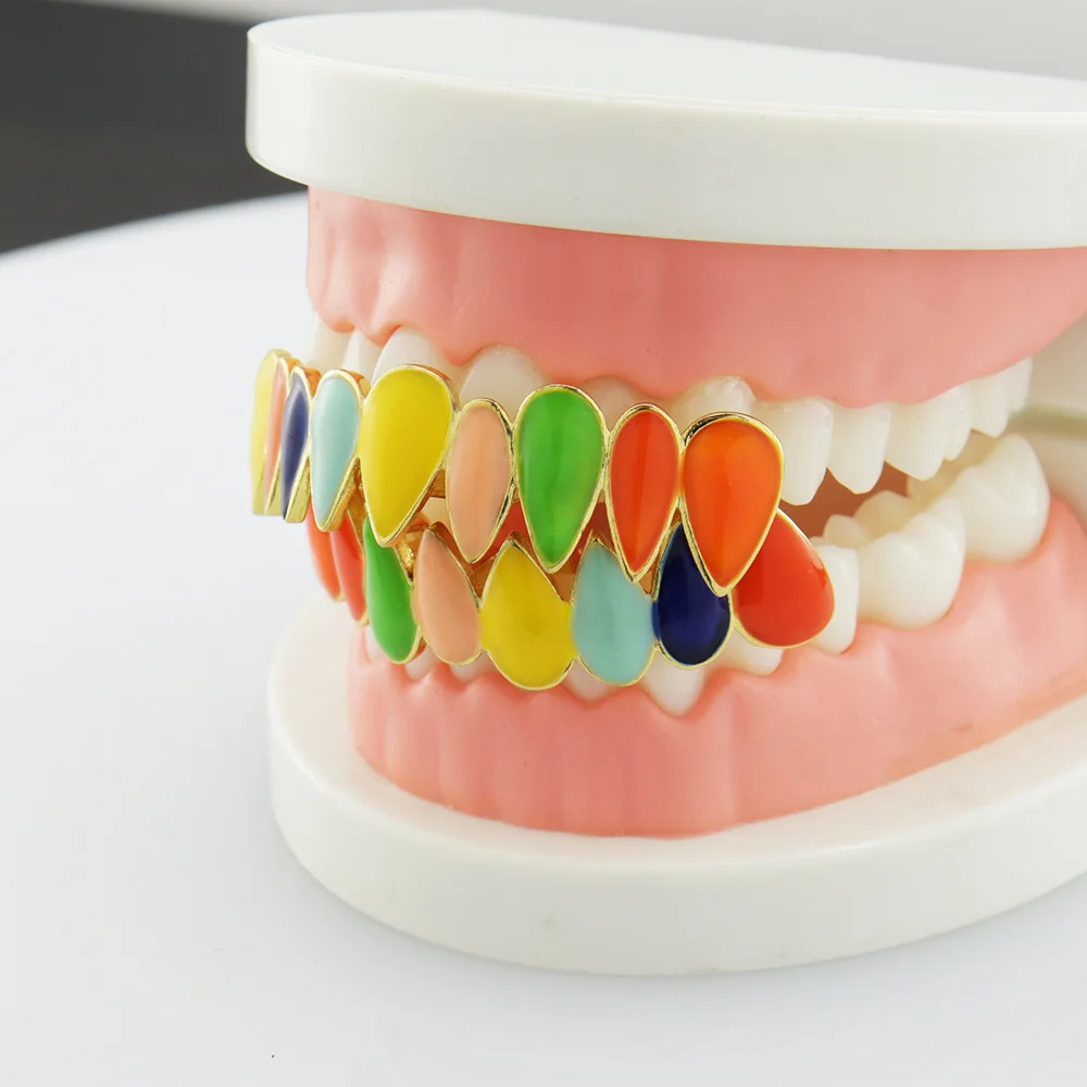 Tapas de Grillz de dientes puntiagudos para hombres y mujeres, parrillas de encanto superior e inferior, regalo de joyería, aceite de goteo multicolor, CZ, Hip Hop