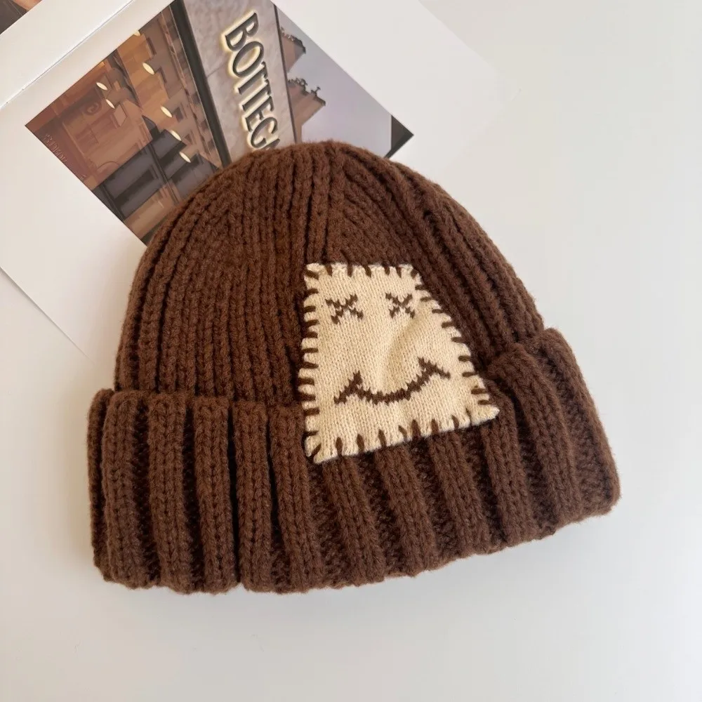 ニッチデザインフェイスパッチビーニー ストリートウェア ソフトニットウールハット 暖かい冬用帽子