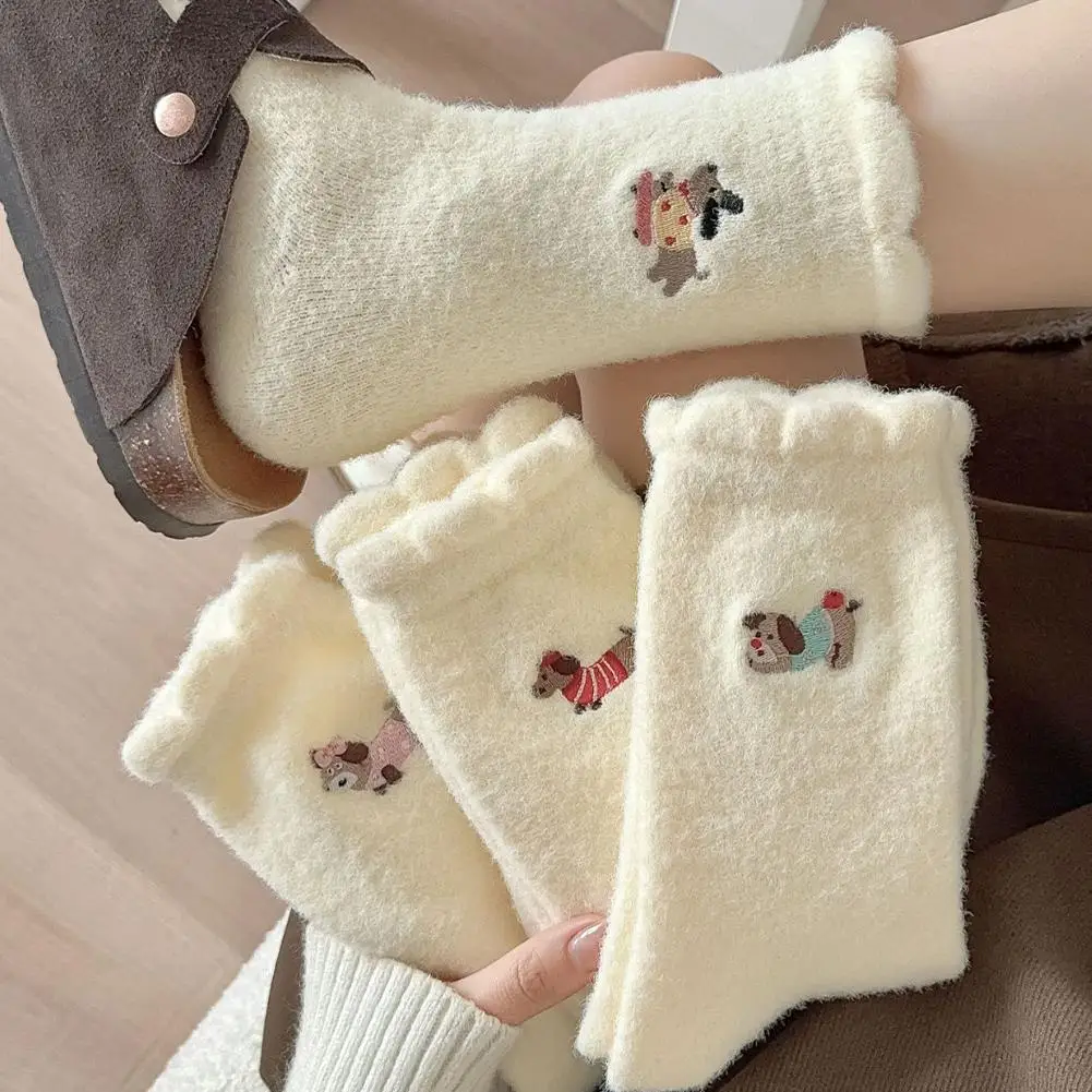 4 Pairs Autumn And Winter Embroidery Fleece White Socks Women Warm Cartoon Mid Tube Sock Cute Puppy Thickening Snow Home Socks