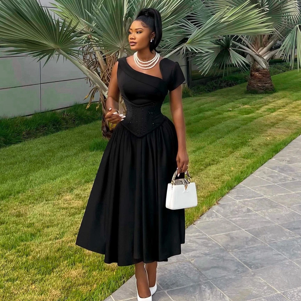 

Элегантное асимметричное атласное вечернее платье на одно плечо. Уникальные платья для выпускного вечера трапециевидной формы. Шикарные свадебные платья для гостей из тафты с рюшами.