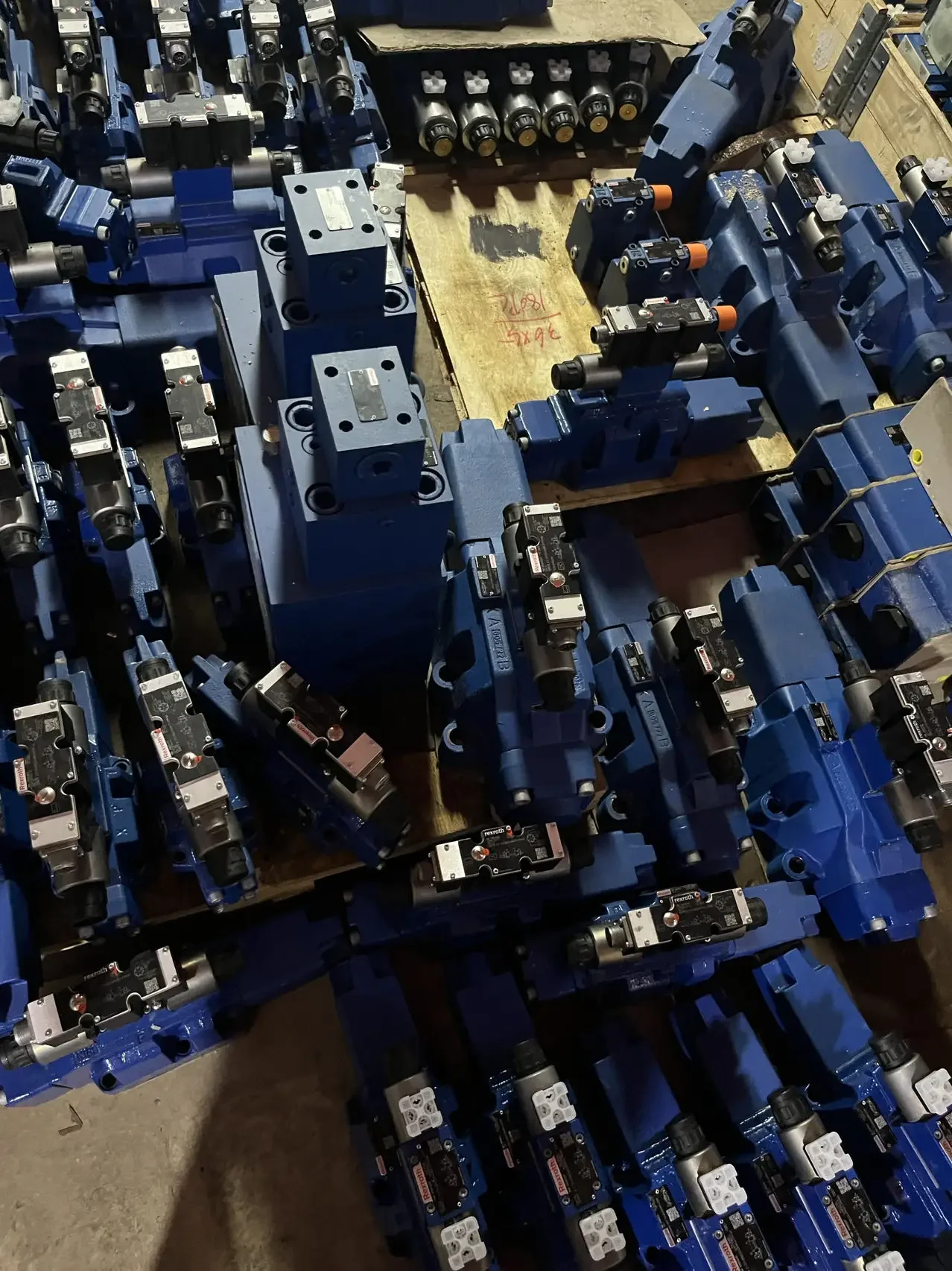 Válvula proporcional hidráulica original Rexroth 4WRSE 10 V80-32/G24K0/A1V