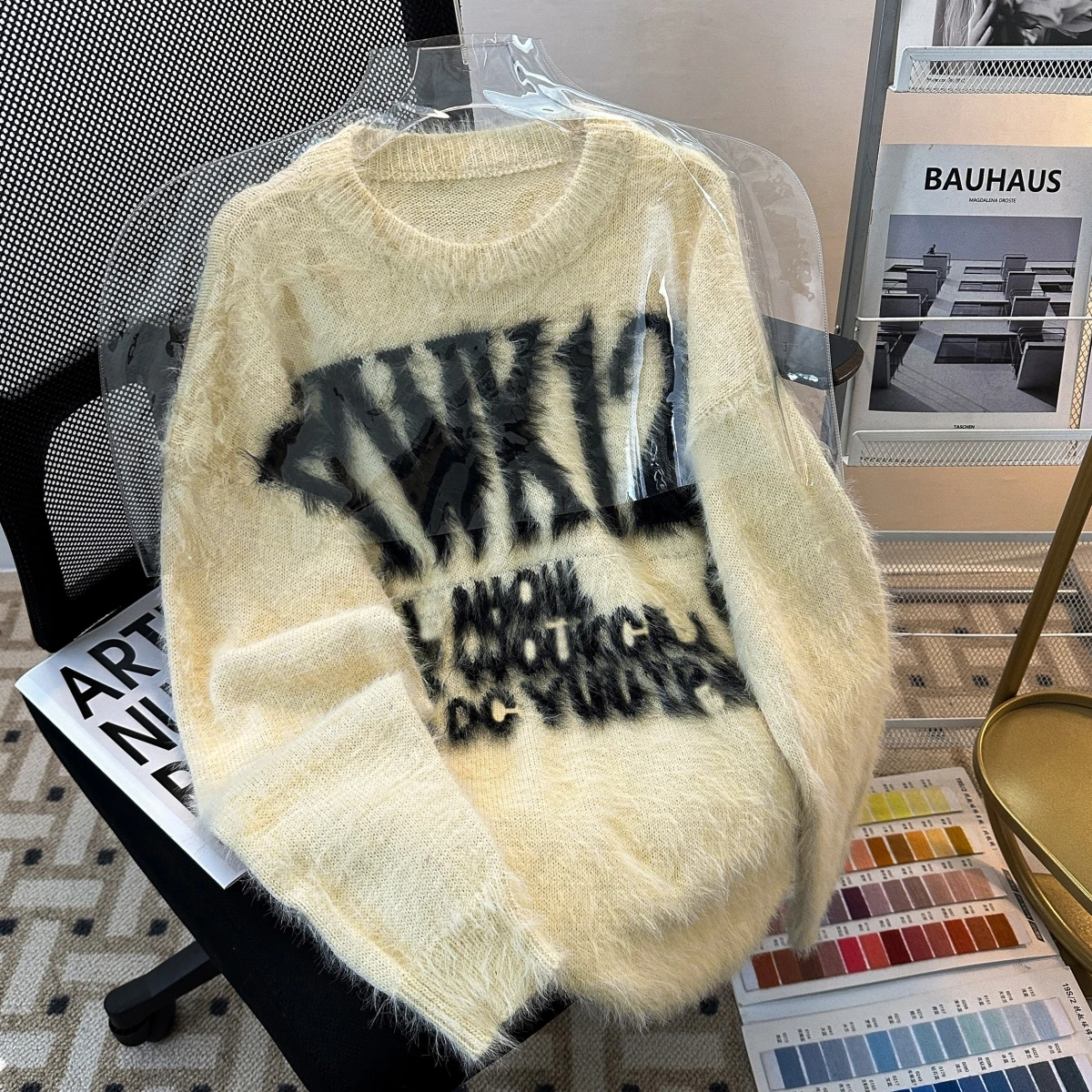 سترة رجالية بياقة مستديرة من الفرو الصناعي الناعم، بأسلوب أمريكي فضفاض متعدد الاستخدامات مع تطريز حروف، قميص محبوك للأزواج لف...