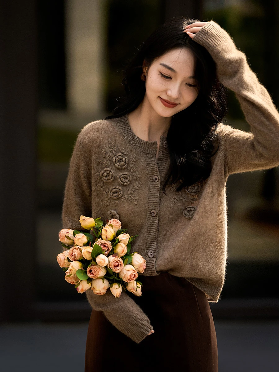 

Valuable Soft Gold Yak Wool Knitted Sweater Embroidered Open Cardigan Comfortable Long Sve round Ne Daily Wear for Women
