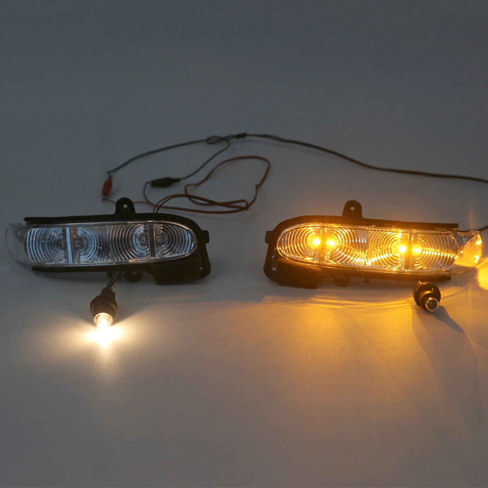 

Светодиодный указатель поворота в зеркале заднего вида для Mercedes-Benz E-Class W211 S211