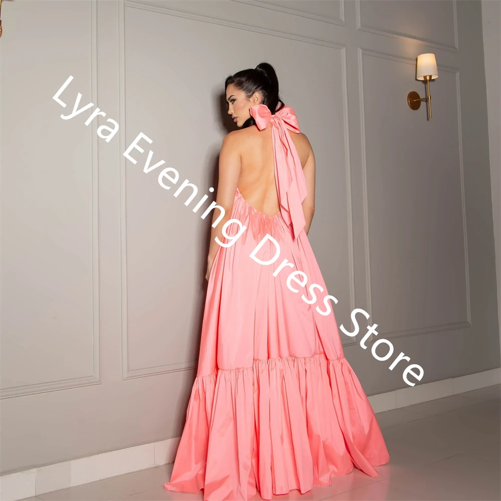 ที่กําหนดเองแฟชั่นสีชมพูซาตินชุดราตรี Halter Celebrity Gowns ประณีตโบว์ Bespoke โอกาสชุดอารมณ์