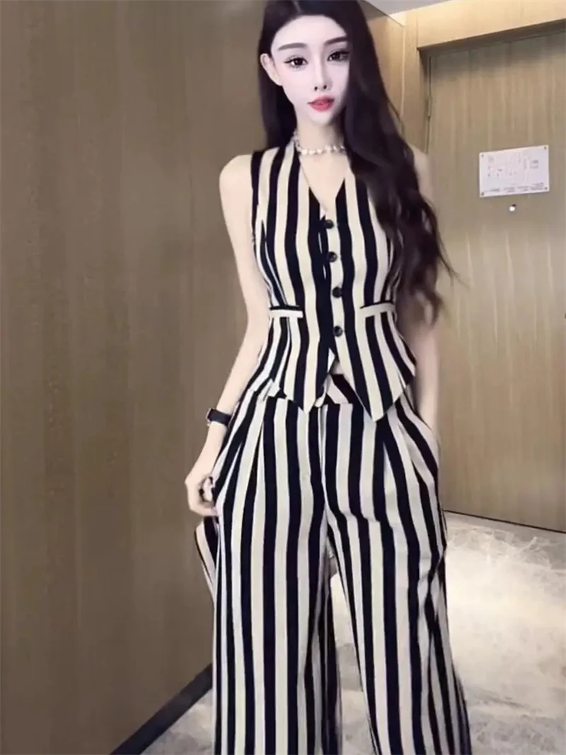 Fashionable And High-end Contrasting Striped Vest Set 2024 Womens Summer New Casual Age Reducing Sleeveless Two-piece Set Trendy