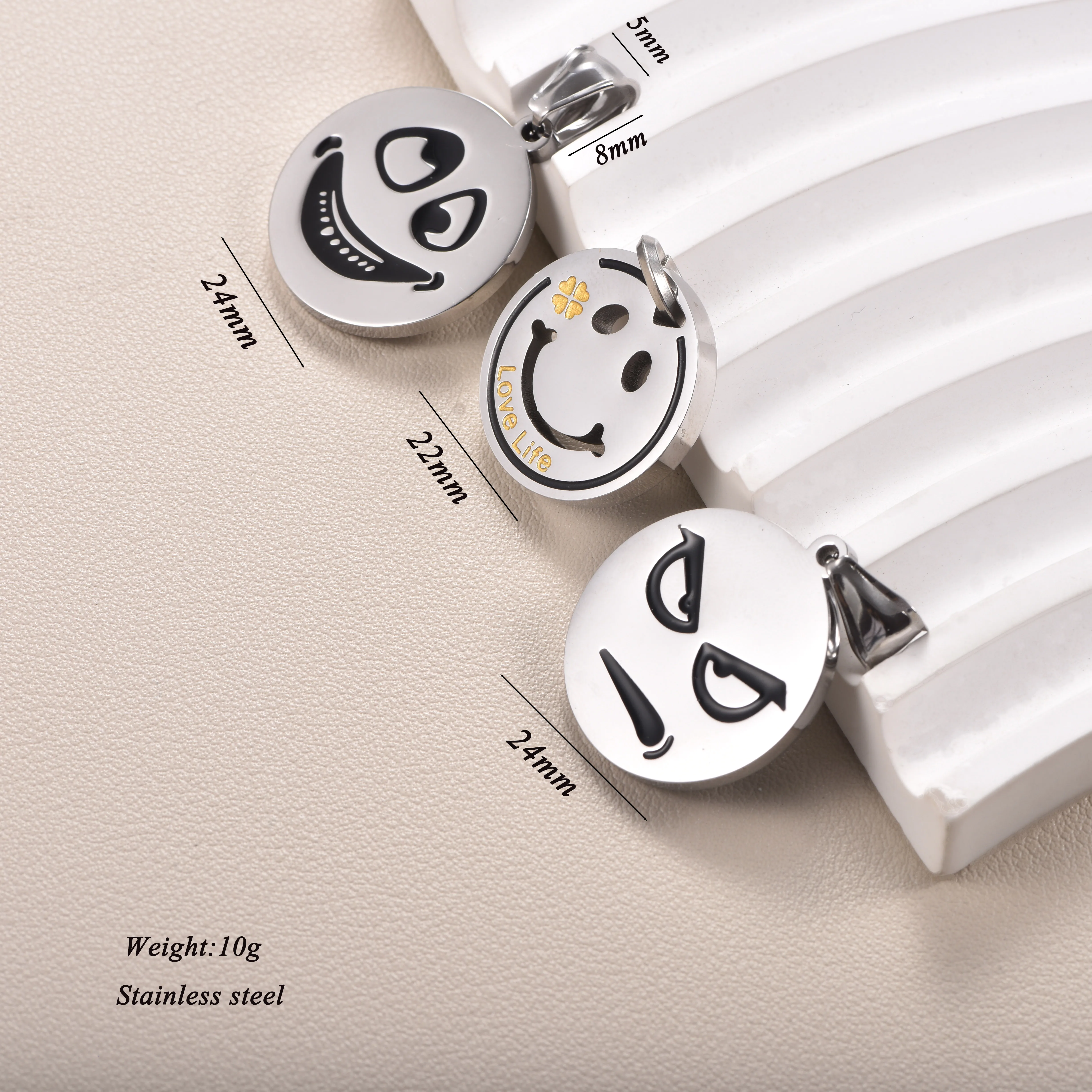 Mehrstilige Emoji-Gesichtsanhänger aus Edelstahl, runde Anhänger für die Schmuckherstellung, antiallergisch, DIY-Halskettenanhänger – Detail 7