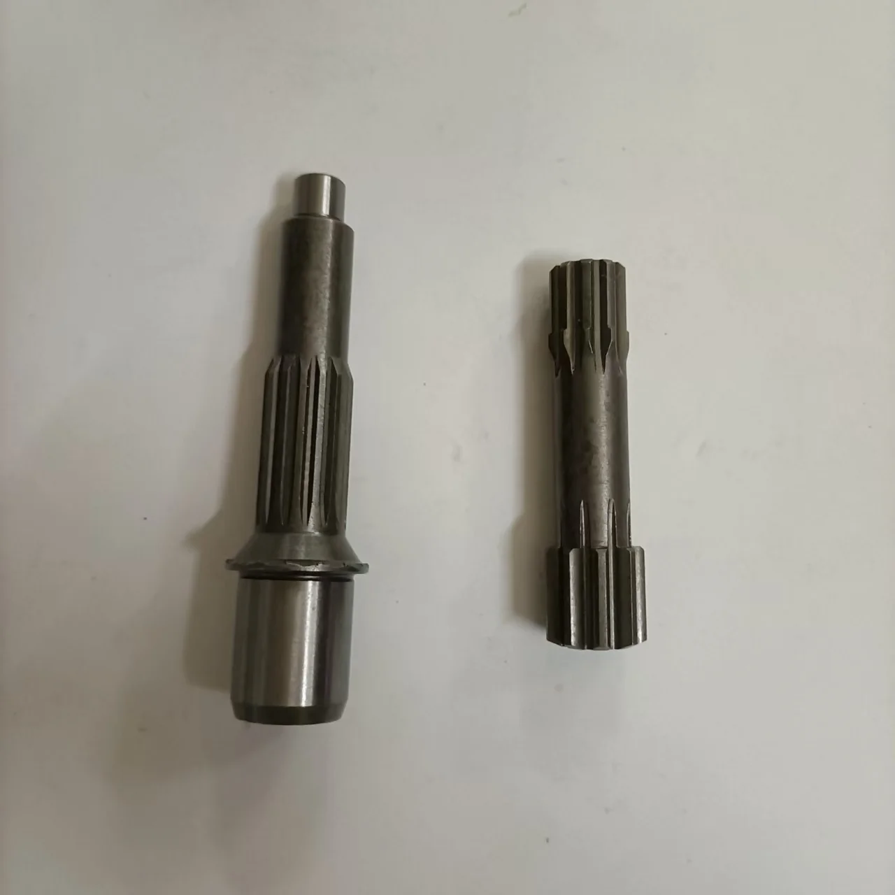 

Подходит для Komatsu PC30 и PC35, вал электродвигателя с солнечной передачей первой ступени экскаваторов.