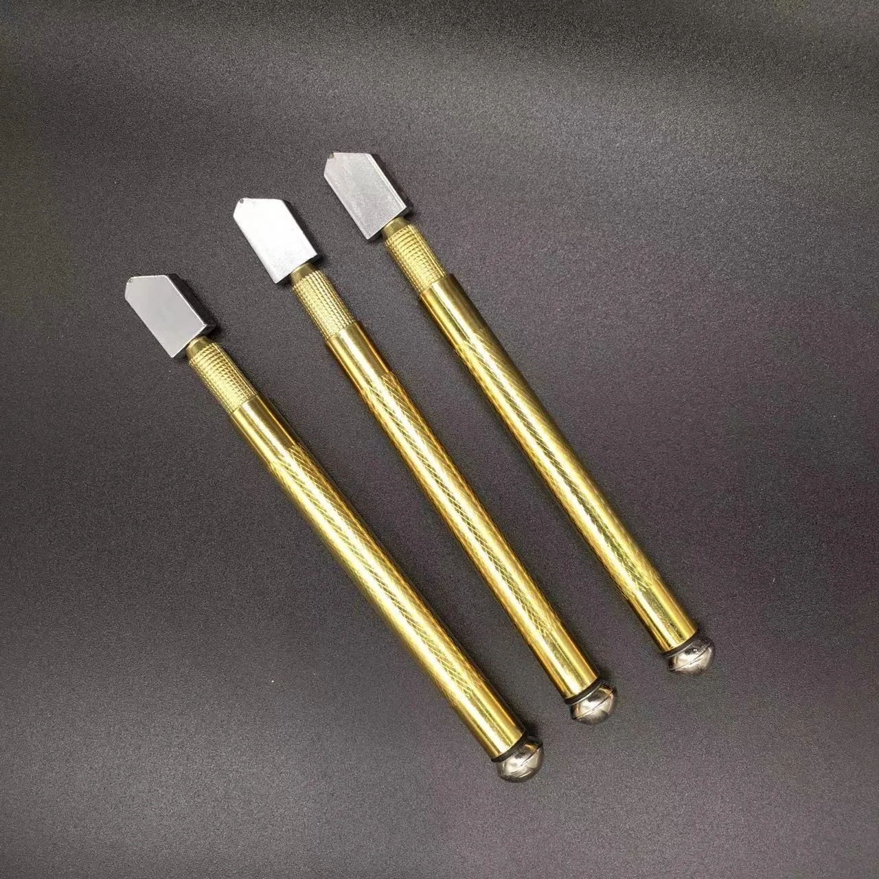 1 Pcs Diamond Tip Glass Cutter with Non-slip Aluminum Handle Oil Feed Glass Tile Mirror Cutting Hand Tool Accessories